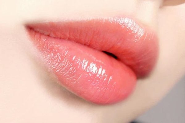 Cấy môi sinh học có tốt không? Cách chăm sóc sau khi thực hiện thế nào?